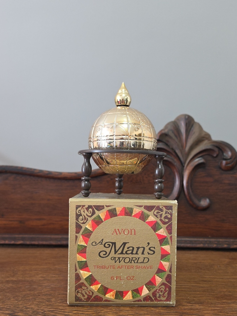 Avon A Man's World Tribute After Shave - Gold
